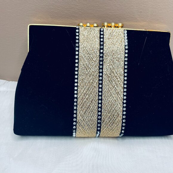 Vintage Elegance for Every Occasion: Black Velvet Handbag - Picture 3 of 12